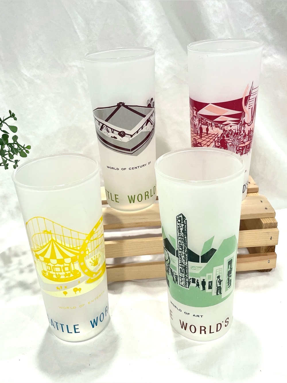 Set (4) Vintage Libbey 1962 World's Fair Frosted Highball Glasses Collection